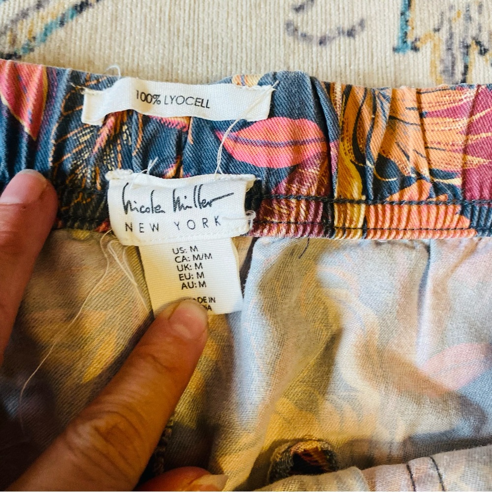 Nicole Miller Lyocell Tropical Floral Shorts - Picture 3 of 3